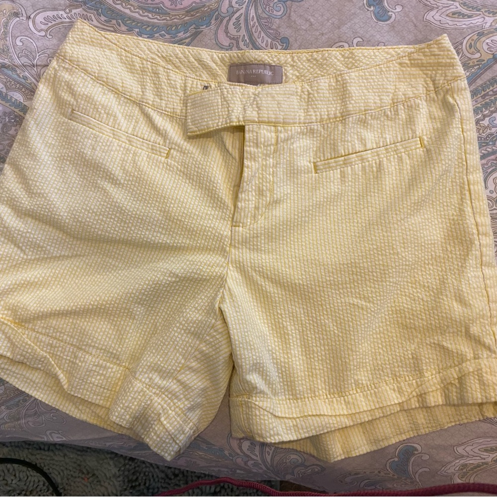 Banana Republic juniors yellow and white shorts